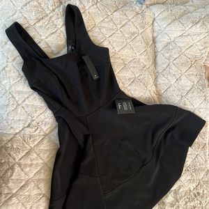 Brand new lulu dress with tag still attached.